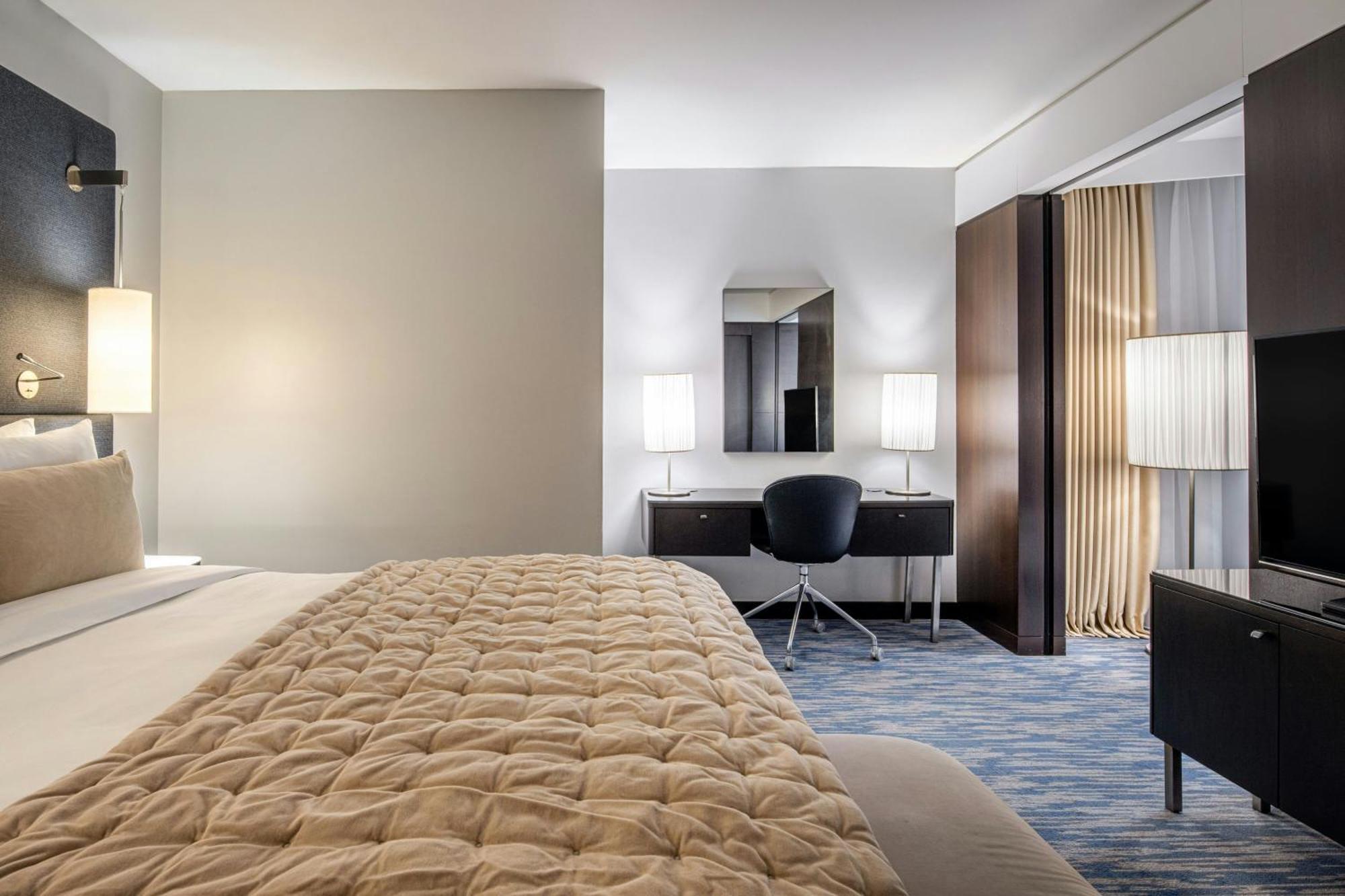 Renaissance Arc De Triomphe Hotel Paris